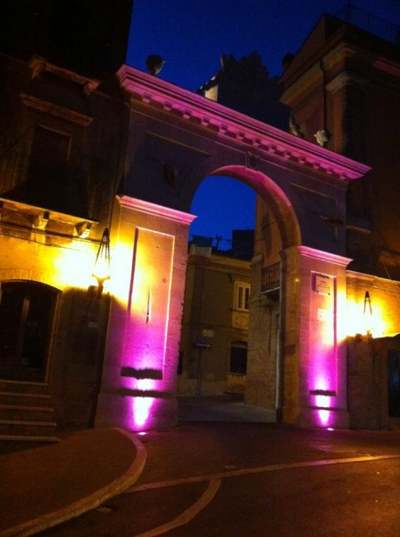 Led colorati a Porta San Giovanni.