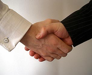 FOTO_STRETTA_DI_MANO.jpg