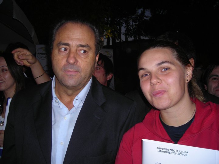 Antonio Di Pietro affiancato dalla giovane Inka Zulli