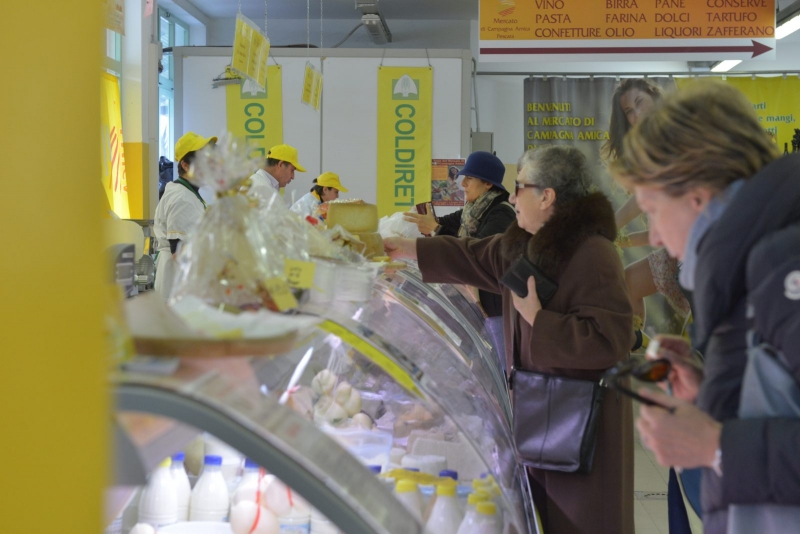 mercato-capescara---visitatori.JPG