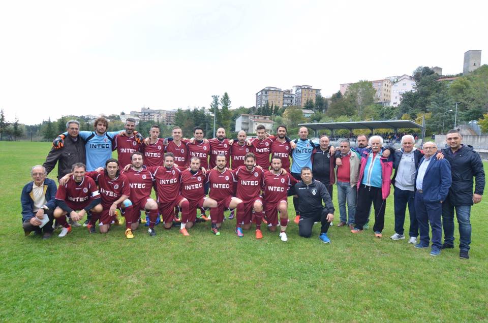 Giocatori-e-dirigenti-Guardiagrele-2016-14ott16.jpg